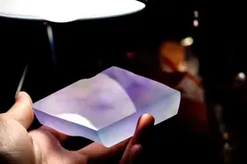 苏富比2023最贵的翡翠6148.9万的天然帝王绿翡翠珠链图片