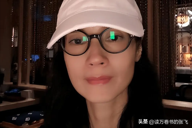 她认干爹，拍风月片，被导演霸王硬上弓，靠山去世后沦为服务员