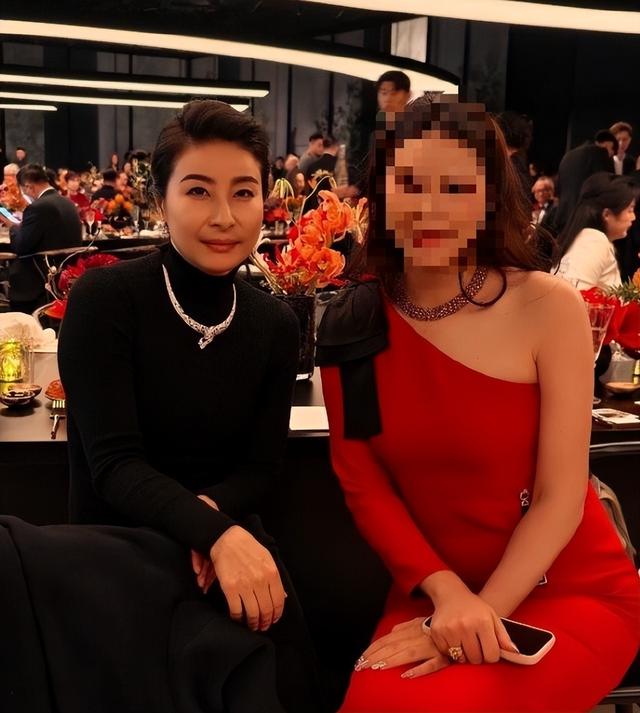 霍震霆没想到，44岁儿媳郭晶晶再次官宣喜讯	，让整个阔太圈沉默了