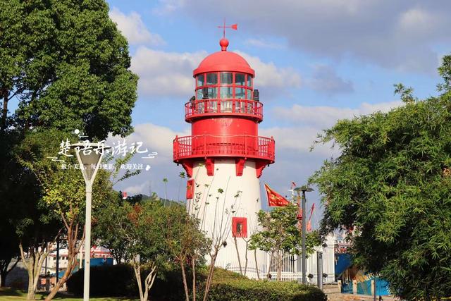 宁波镇海的沿江景观带，没有粉黛花海但是景色很美，非常值得游玩