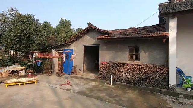 从苍木岭到小关岭，两次秦岭避雨，我们到底丢了多少乡村温情