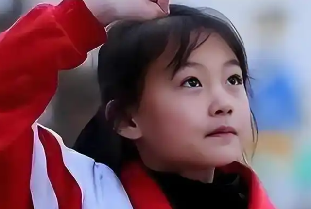 后悔吗？一笑成名拒绝百万签约的铁嘉欣，4年过去如今过得怎么样