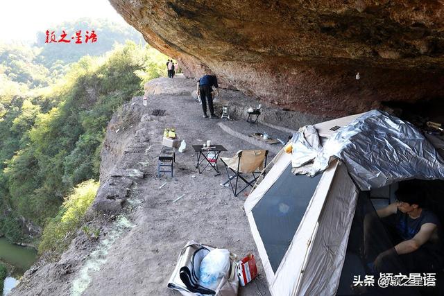 丹霞奇观飞鹰道，横挂绝壁的空中走廊，奇绝！