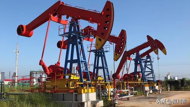 中国大量囤石油，日购1100万桶	，背后真相不简单，美国陷储备低谷