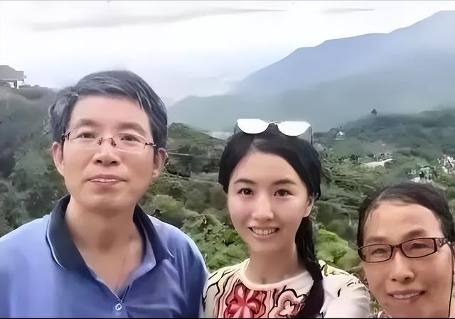 三观炸裂！翟欣欣出轨聊天记录流出，尺度大到咂舌，判12年都嫌少
