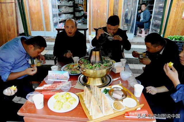 甘肃省陇南市宕昌县，哈达铺镇红军长征经过90周年纪念盛世。