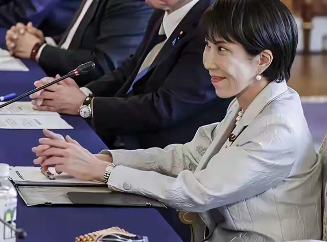 日本女首相高市早苗，年轻时候很漂亮，多张照片记载了她容貌变化