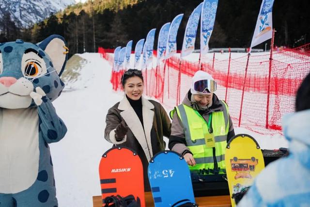 向快乐出发！毕棚沟月亮湾冰雪娱乐场盛大开启！