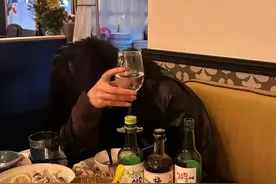 适合喝酒时发的文案｜苦不堪言的时候，尽量把自己灌醉图片