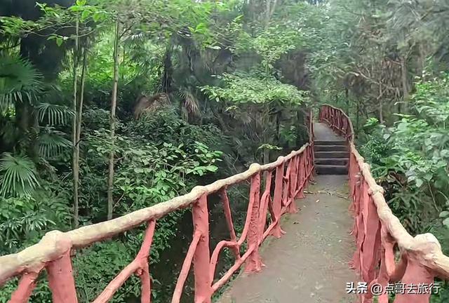 成都周边清凉胜地，三伏天穿长袖，吊桥、瀑布、栈道，不要门票！