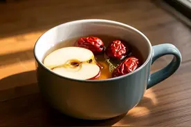 喝出好气色！苹果红枣水功效大起底🍎图片