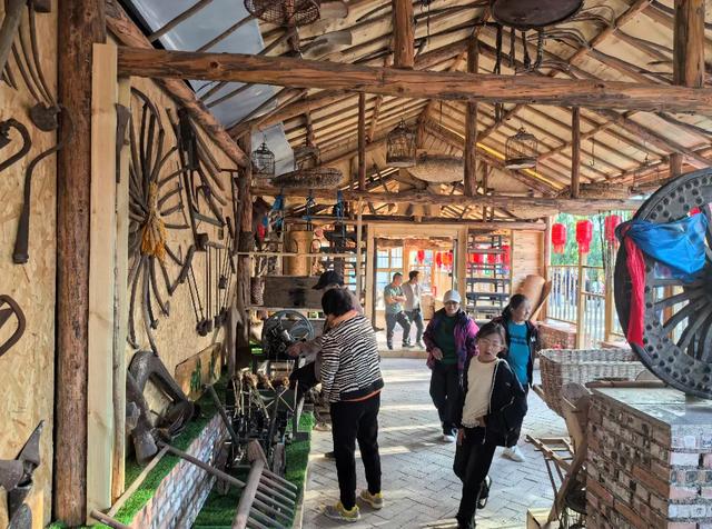 这里不卖风景卖“乡愁”：柳树川村的老物件解锁文旅“流量密码”