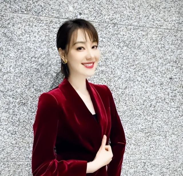 私生活混乱、被央视开除、陪睡上位？王冠身上的标签究竟有多离谱