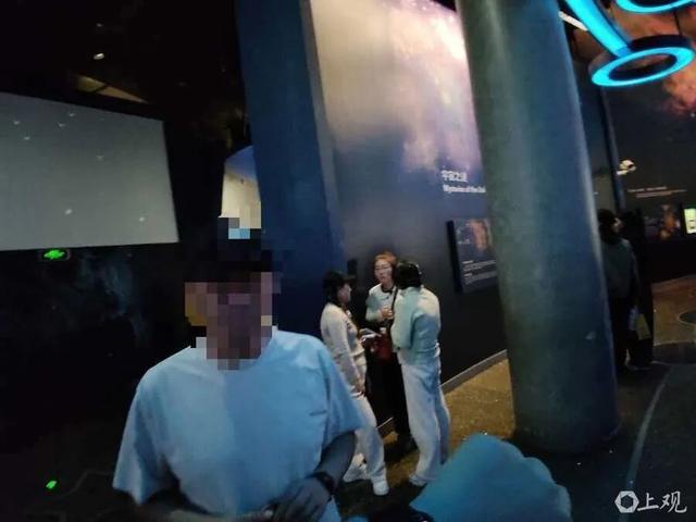 上海自然博物馆10余名“野讲解”大肆拉客收费，却没人管？