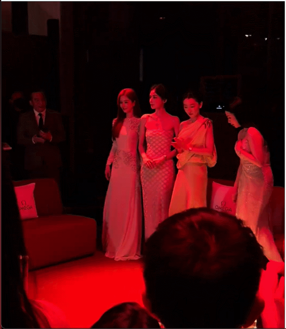 看邱淑贞女儿与娜扎、刘诗诗同框，才彻底明白，漂亮和绝色的区别