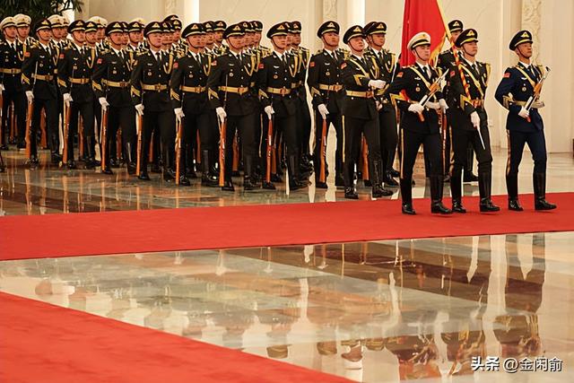 马克龙北京第二天！夫人米白套装出席仪式	，兵哥哥气势磅礴，爱了