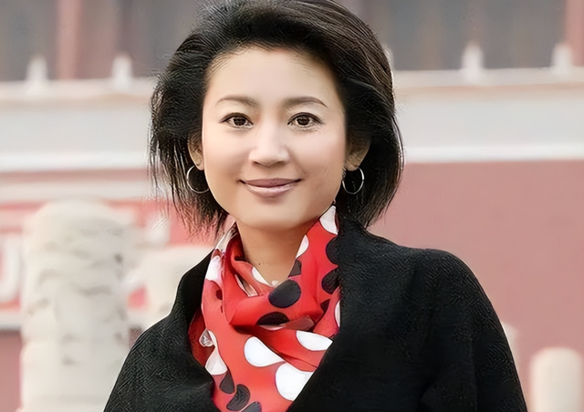 天道好轮回！57岁著名央视女主持王小丫，终于为自己的行为买单