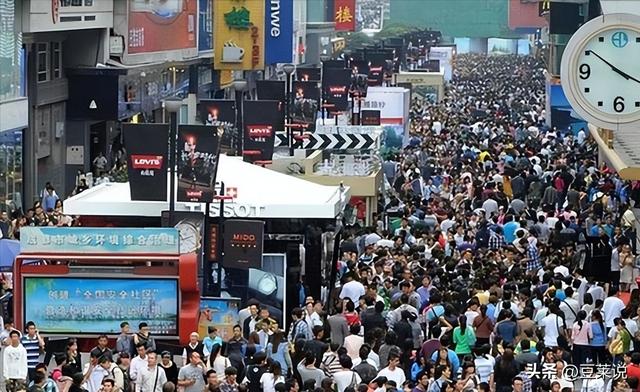2020年，我国男性比女性多3502万，如今刚过5年，差距令人意外
