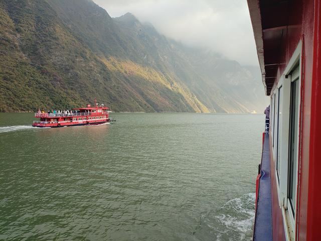 鄂渝行第四天（上）：小红船换小白船，从巫山到巴东