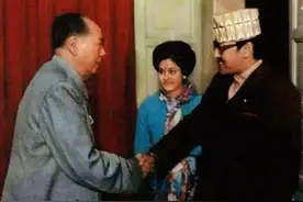 1960年尼泊尔想独占“珠峰”，毛主席巧施妙计，一招化解西方阴谋图片