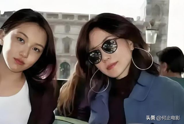 56岁王菲没想到，辛苦养大的唇腭裂女儿李嫣，早为亲爹李亚鹏争光