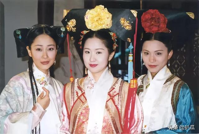 被丈夫出轨8次，被闺蜜无情背叛，43岁抑郁后在家中烧炭自尽