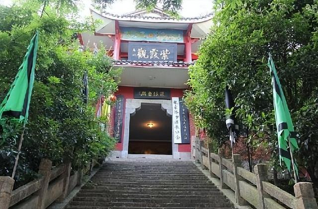 探秘张家界紫霞观：从历史战火到今朝辉煌，兼听仙踪传说