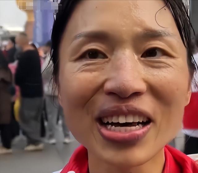 钱再多也没用！35岁最快女护士张水华的现状	，给中年女性提了个醒