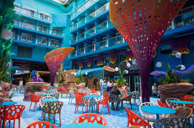 首发！等了一年多终于启航，我坐上了全世界“最快乐”的船