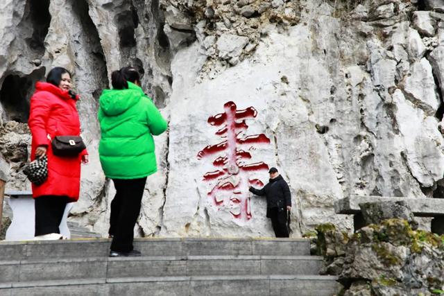 贵州：畅游安顺风光，感受黔中民俗！