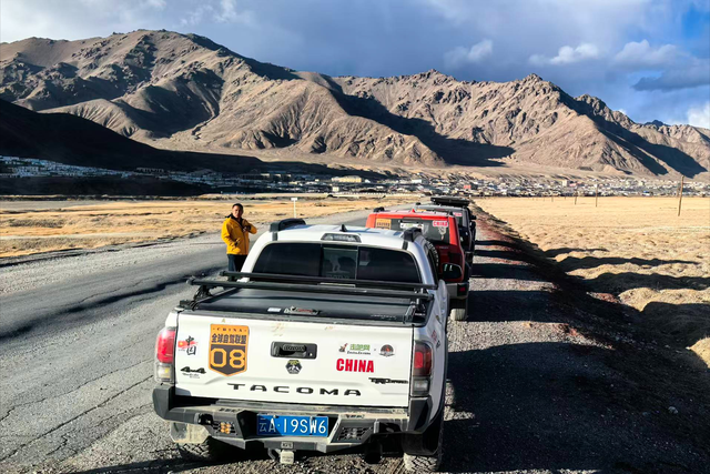 在阿富汗隔壁，这个鲜有游客的邻国，比瑞士还壮丽，国土全是山！