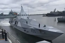 放大10倍就是055B！中方新型隐形舰再曝光：疑似在测试激光武器？图片