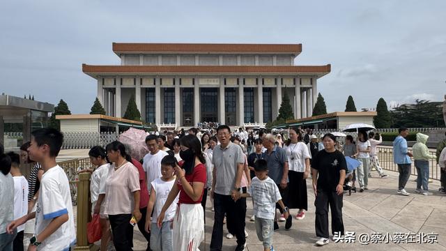 2025年9月17日，北京毛主席纪念堂前发生的真人真事，大家看看吧
