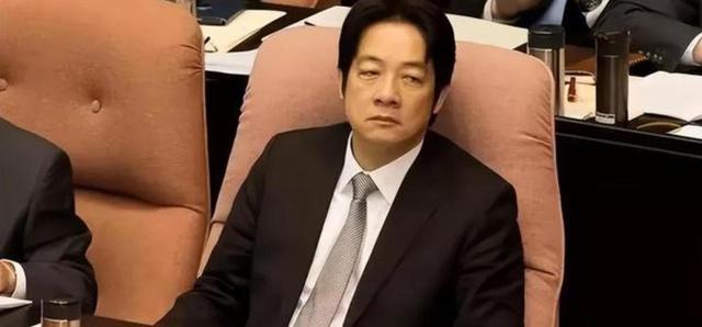 2大消息传来，赖清德即将离台，人民日报发声，对赖改了新称呼