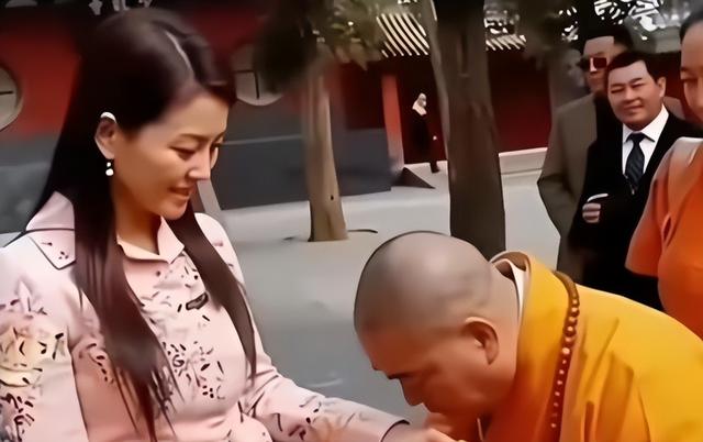 李湘不再隐瞒，公开承认与释永信关系，亲密照的真相终于有了答案