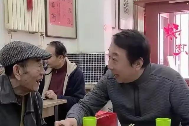 杨少华头七刚过，67岁冯巩两个操作，保住了他最后的体面