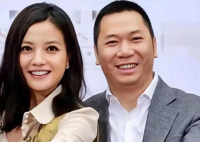 拔出萝卜带出泥！49岁赵薇近况被曝，原来圈内封杀只是冰山一角