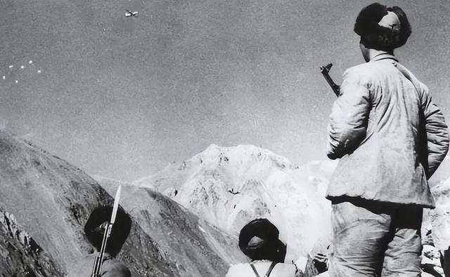 终于让印度怕了！中国斥资千亿，在5400米海拔建成一座现代化小城