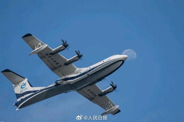 转存收藏！人民日报出图#当明月遇上国之重器#，浪漫又硬核↓↓