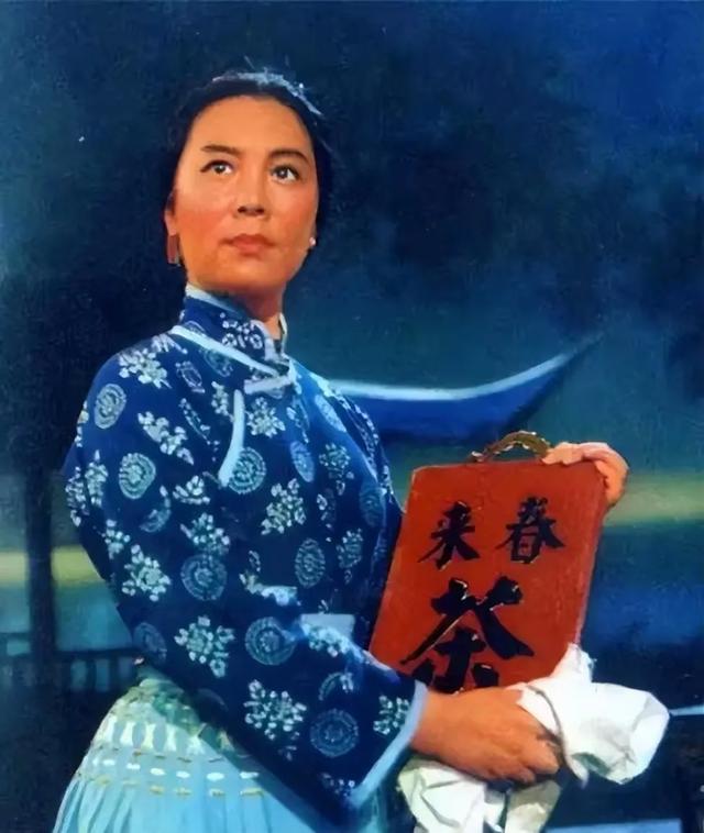 被日寇撕裂成两段,40年后才知道,她竟然是大名鼎鼎的阿庆嫂