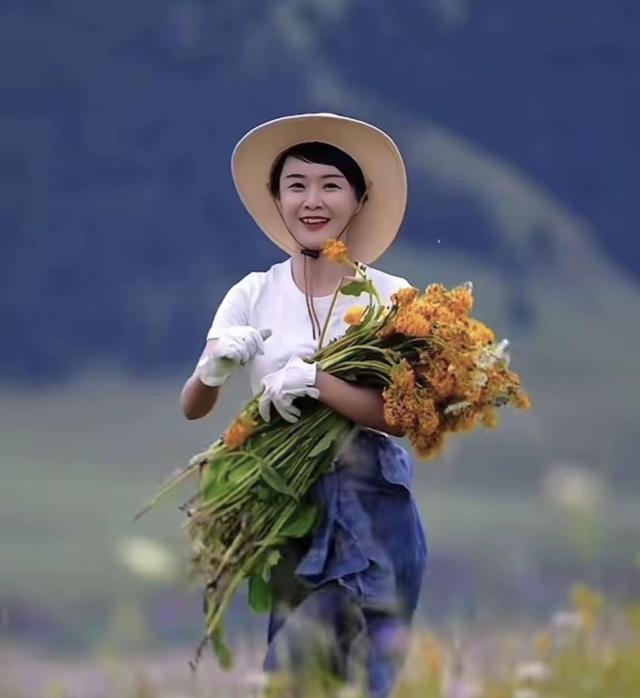 贺娇龙好友曝事发细节，养马人：掉马最怕脚被套牢	，网友提醒成真