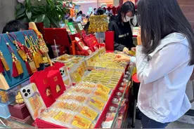 20元黄金手机贴爆火，深圳年轻人全款拿下人生“第一块金”图片