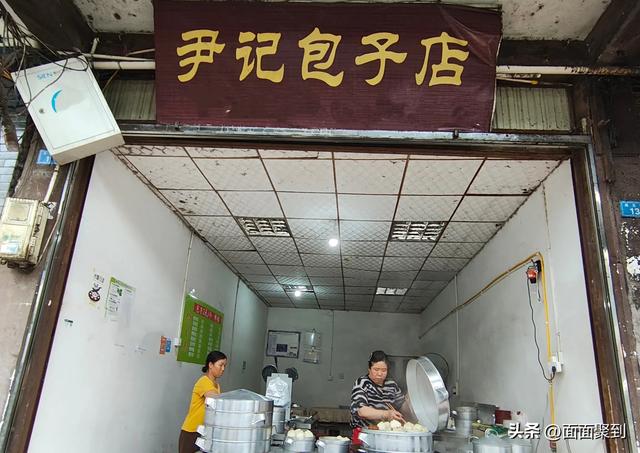 在川西最沉默的古镇,与千年榕树共饮