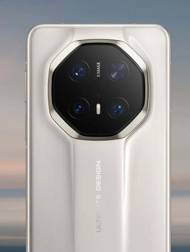 华为Mate 80 RS曝光，双层OLED、钛合金中框加持