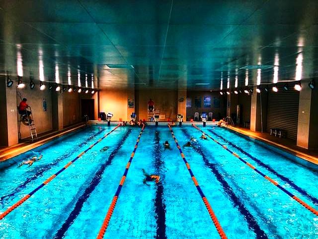 经常游泳到底好不好？医生劝告：过了55岁，游泳这几点千万要牢记