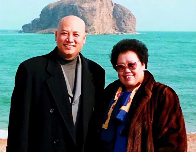 迟重瑞也没想到，被嫌年纪大的妻子陈丽华，如今给他这么大的回报