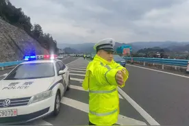 依托智能平台 严守匝道“咽喉” 桐新高速畅行无忧图片