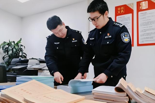 14名内鬼一网打尽！窃取华为核心技术，过程曝光，今下场大快人心