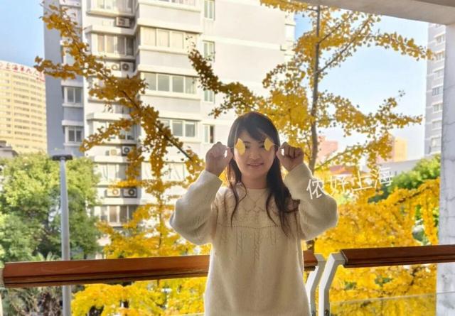 出片率100%！上海人都在找这个“限定露台”！这条“银杏大道”好拍又好吃！