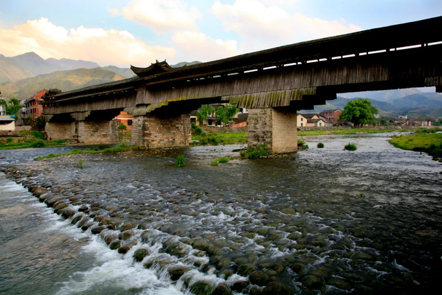 龙泉永和桥：三坊不和，知县调解，以和为贵，石桥易名